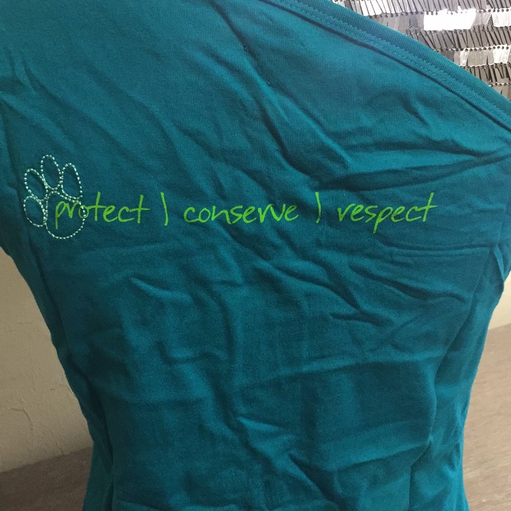 NWT Do U Speak Green? One-shoulder Sassy Shirt! - Picture 3 of 5